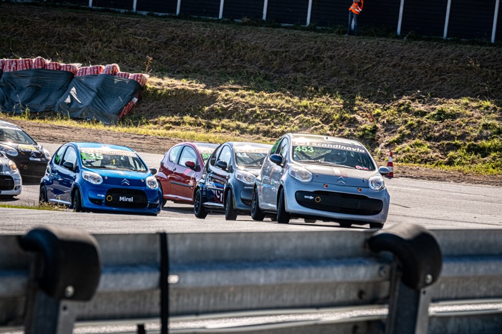 Fra byen til landet: C1-racerne er klar til Djursland.
(Foto: Grippo)